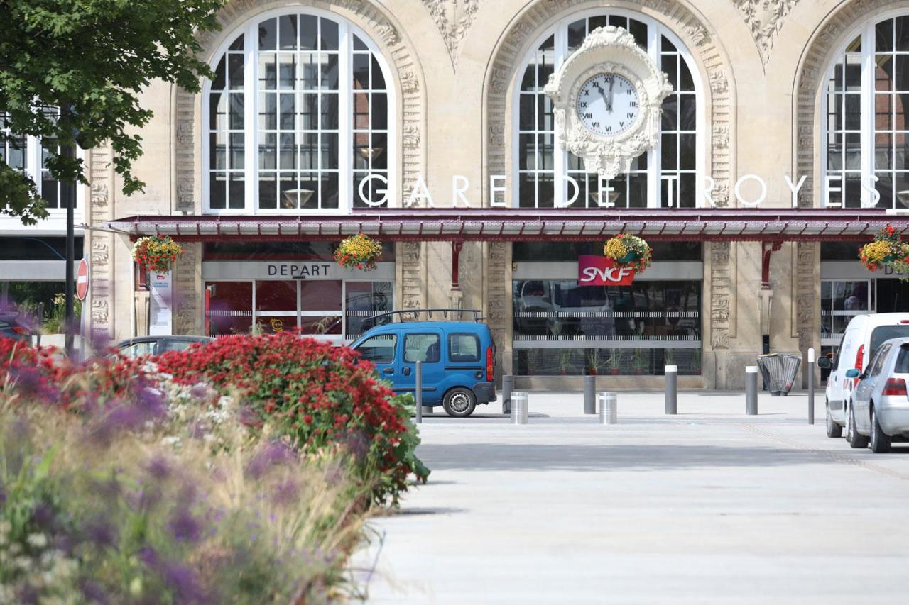 Appartement Cozy Avec Stationnement Gratuit Saint-André-les-Vergers Exterior photo